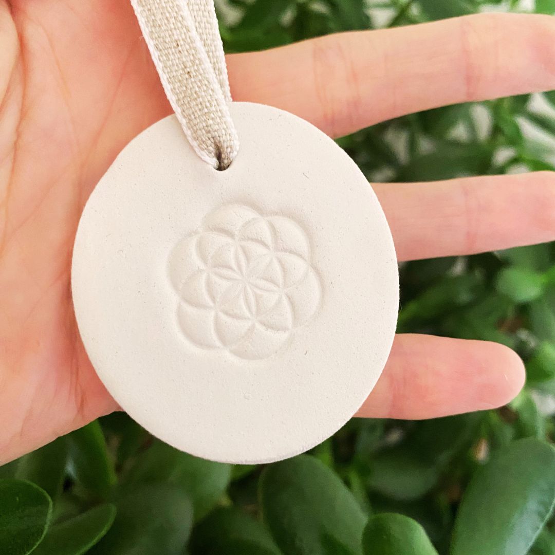 The LOWARTH Pure Essential Oil Blend & Aroma Stone