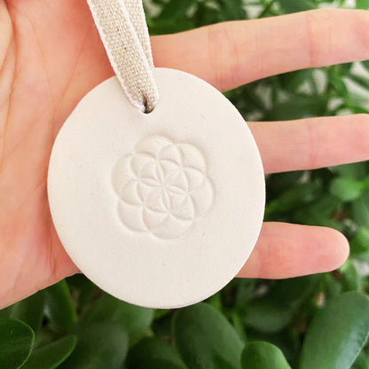 The LOWARTH Pure Essential Oil Blend & Aroma Stone